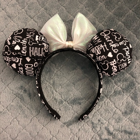 Light Up Minnie Mouse Ears - Picture 2 of 8